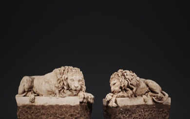 Pair of sculpted marble Lions, probably 18th century.