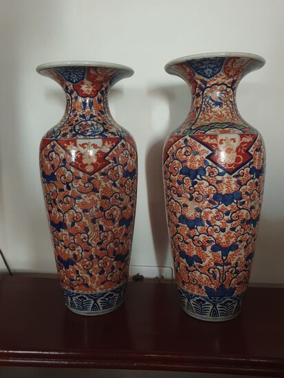 Pair of very large Imari vases h 62 cm (2) - Arita, Imari - Porcelain - Japan - 19th century