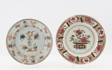 Plates, 2 pcs, Kangxi (1662-1722) and Yongzheng (1723-35) porcelain