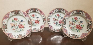 Plates (4) - Famille rose - Porcelain - Set of four porcelain plates - China - Yongzheng (1723-1735)