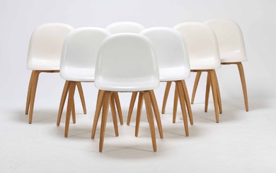 Plot for Gubi: Set of 7 chairs model 3D with white bent shells on oak legs (7)