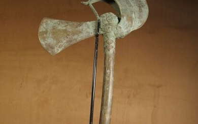 Rare ceremonial ax. - African bronze - VERE - Nigeria