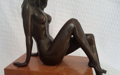 Raymondo - Bronze statue female nude model