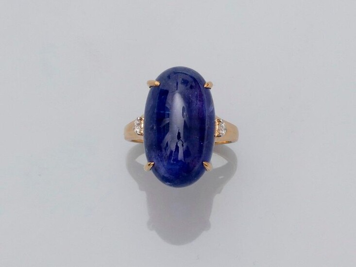 Ring in white gold, 750 MM, decorated with an oblong tanzanite cabochon weighing about 20 carats, with diamonds, size : 54, weight : 7,1gr. rough.