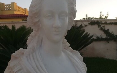 Sculpture, Bust of an elegant lady - Marble - 19th century