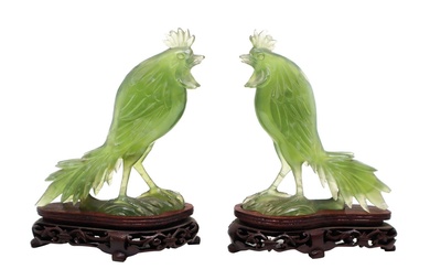 Sculptures de poules en jade vert h.10 En un : léger écaillage près de la...