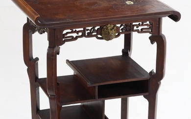 Suiveur de Gabriel VIARDOT (1830 - 1906) Table de salon en bois teinté à plateau...