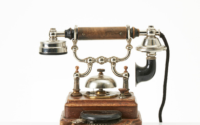 TABLE TELEPHONE, L.M. Ericsson & Co. Stockholm, first year of the 20th century (Seen in the 1901 catalogue), model no. 773, with handheld microphone No. 525, self-selector for 20 telephone lines, walnut case, pre-brass and nickel-plated details.