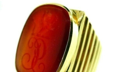 VINTAGE 14k Yellow Gold & Carved Carnelian Signet Ring