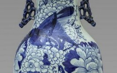 Vaso in porcellana di Cina bianca e blu decorato
