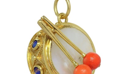 Vintage 1950's Fifties, Drum with sticks, Coral, Pearl, Lazuli - Pendant - 18 kt. Yellow gold