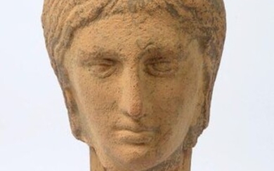 "Votive head representing a young woman with long hair" in terracotta. Etruscan work. Period: 4th - 3rd century BC. Provenance: private collection of a German art historian formed in the 1930s by Mr. B. Degenhart. A thermoluminescence test is attached...