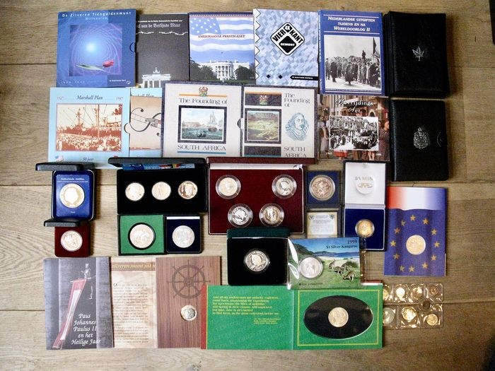 World - Lot various Mint & Proof sets 1754/2000 (25 different) all incl. silver