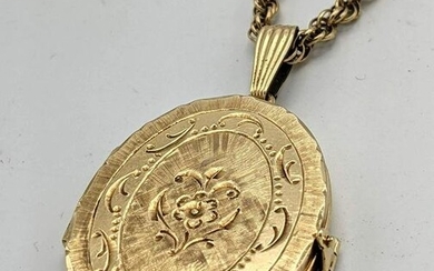 14K Gold Closed Front Picture Locket Necklace. Engraved