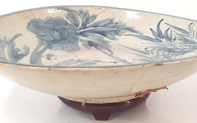 17TH CENTURY CHINESE PORCELAIN BLUE AND WHITE DISH