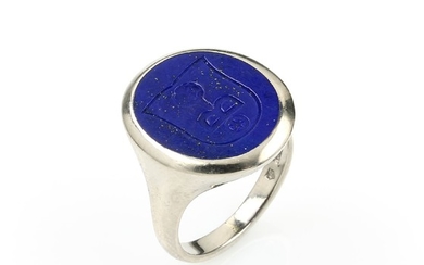 18 kt gold signet ring with lapis...
