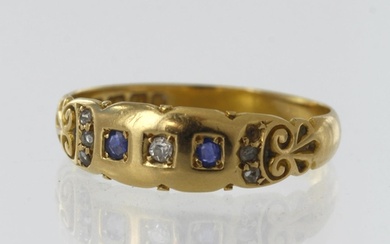 18ct yellow gold Edwardian diamond and sapphire ring, two ro...