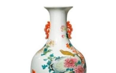 A CHINESE FAMILLE ROSE VASE 20TH CENTURY Painted w…