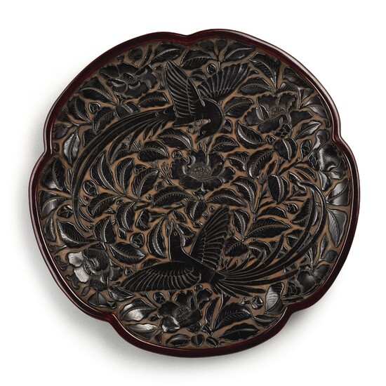 A SUPERBLY CARVED BLACK LACQUER LOBED DISH SONG－YUAN DYNASTY