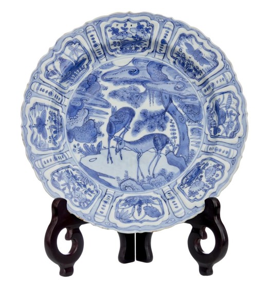 A CHINESE KRAAK WARE PLATE