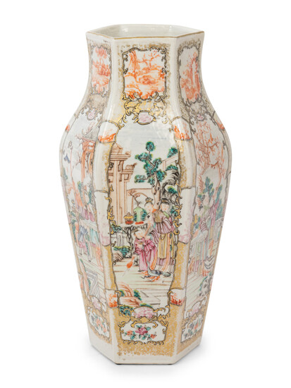 A Chinese Export Porcelain Vase