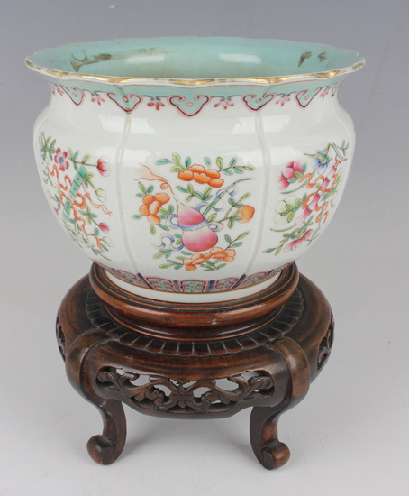 A Chinese famille rose porcelain planter, mark of Daoguang but later, of lobed circular form with sh