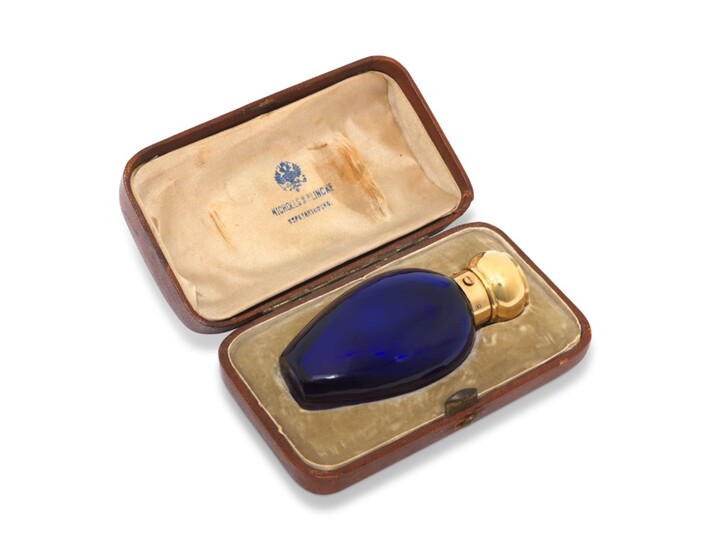 A GOLD-MOUNTED COBALT BLUE GLASS SCENT BOTTLE, BY NICHOLLS AND PLINCKE, MAKER'S MARK OF SAMUEL ARND, ST PETERSBURG, SECOND HALF 19TH CENTURY