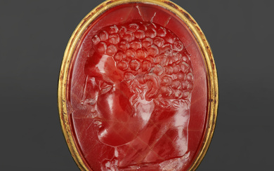A GREEK GOLD AND CARNELIAN FINGER RING WITH HERAKLES LATE HELLENISTIC PERIOD, CIRCA MID 1ST CENTURY B.C.