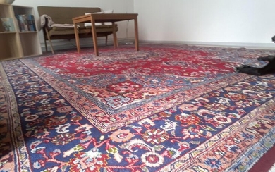SOLD. A Mashad carpet, Persia. Medallion deisgn. 21st century. 384 x 276 cm. – Bruun Rasmussen Auctioneers of Fine Art