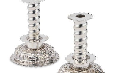 A PAIR OF 17TH CENTURY STYLE SILVER CANDLESTICKS