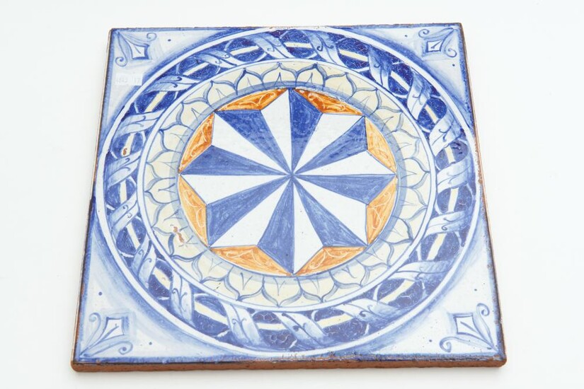 A SPANISH HAND PAINTED MAJOLICA GLAZED TERRACOTTA TILE, 29 X 29 CM, LEONARD JOEL LOCAL DELIVERY SIZE: SMALL