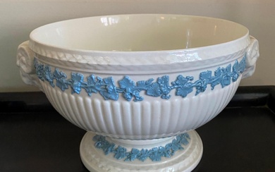 A Wedgwood Blue & White Large Bowl with Ivy Leaf Detail