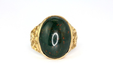 A hallmarked 9ct yellow gold ring set with a large cabochon oval cut bloodstone, (S.5).
