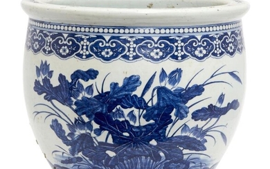 A large Chinese porcelain jardinière, 19th century,...