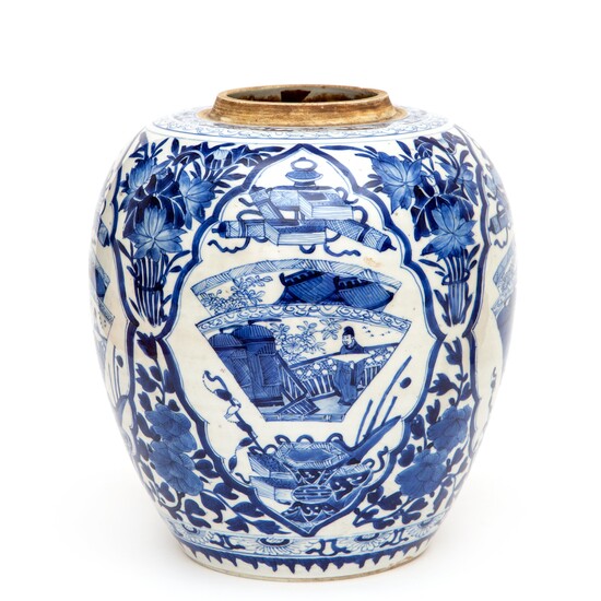 A large Kangxi blue and white ginger jar