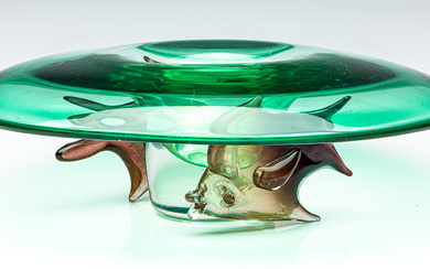 A large green glass Italian fish themed centrepiece (Dia:36.5cm) Condition...