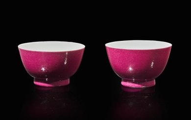 A pair of Chinese ruby-back tea bowls 粉地茶圓一對