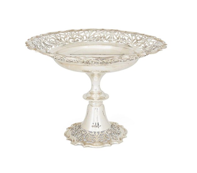A pierced Edwardian silver tazza, Sheffield, 1908, Walker & Hall, of shaped circular form, designed with knopped stem and pierced foot and sides, 18.5cm high, approx. weight 22oz