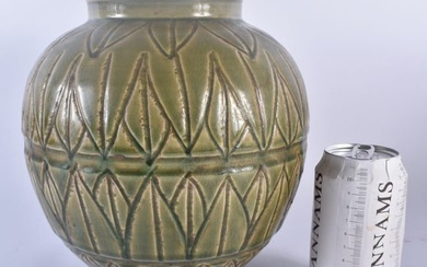 AN EARLY 20TH CENTURY CHINESE GREEN GLAZED STONEWARE JAR Late Qing/Republic. 24 cm x 19 cm.