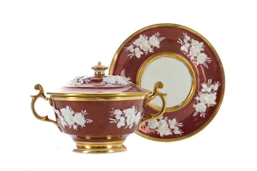 AN EARLY 20TH CENTURY VIENNA PORCELAIN SAUCE TUREEN, COVER AND STAND