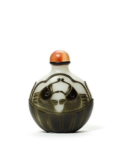 AN OVERLAY GLASS SNUFF BOTTLE, QING OR REPUBLIC...