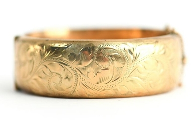 ANTIQUE 9K GOLD ENGLISH ETCHED WIDE BANGLE
