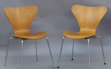 Arne Jacobsen, a pair of 'Series 7' chairs for Fritz Hansen, c.1970, with oak veneered bent ply seats on steel rod legs, each with stamped manufacturer's marks to underside (2)
