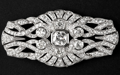 Art Deco brooch in platinum with circa 6