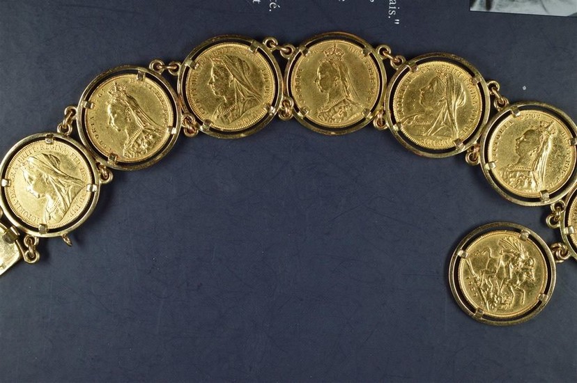 BRACELET en or composé de 8 souverains poids 93.4 …