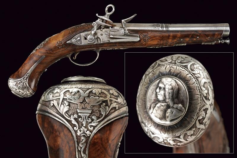 Bella ed elegante pistola a pietra focaia alla romana con fornimenti in argento del XVIII secolo