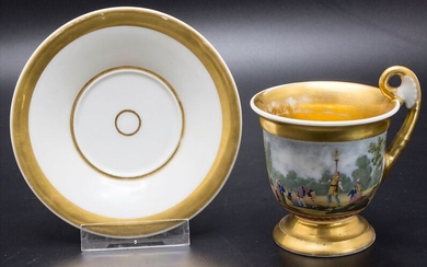 Biedermeier Tasse mit UT mit Schaustellern / A cup and saucer with showmen, um 1820...