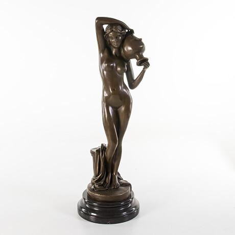 Bronze sculpture posing woman Bronsskulptur poserande kvinna