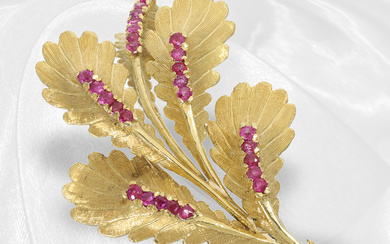 Brooch: very beautiful vintage leaf brooch with ruby setting