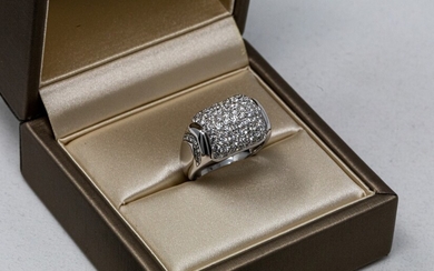 Bulgari anello in oro bianco con pavé di diamanti